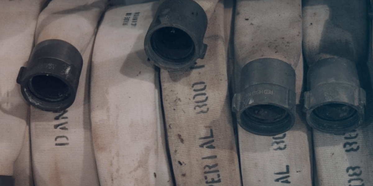 mangueiras de incêndio que estão sujas