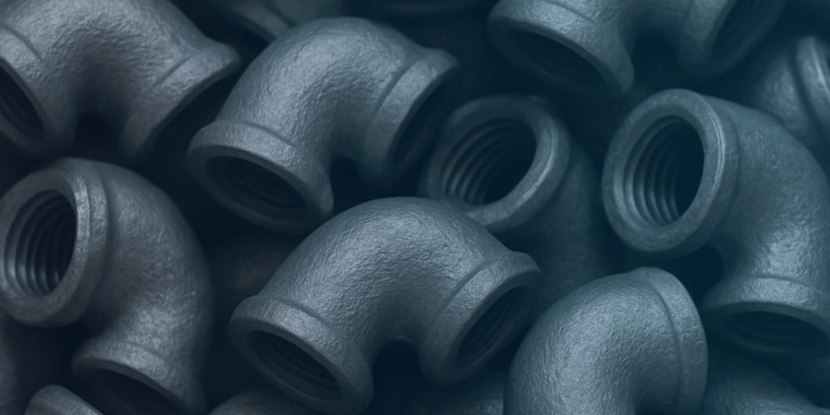 cotovelos galvanizados amontoados